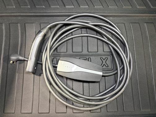 2024 Tesla Model X Base