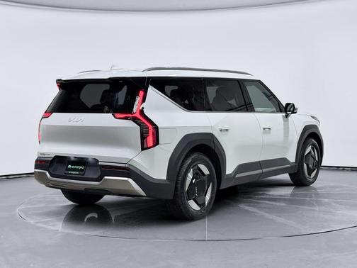 Snow White Pearl 2024 Kia EV9 Wind