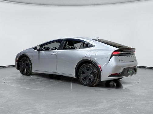 2025 Toyota Prius Plug-In Hybrid SE