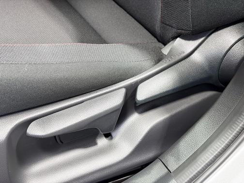 2025 Toyota Prius Plug-In Hybrid SE