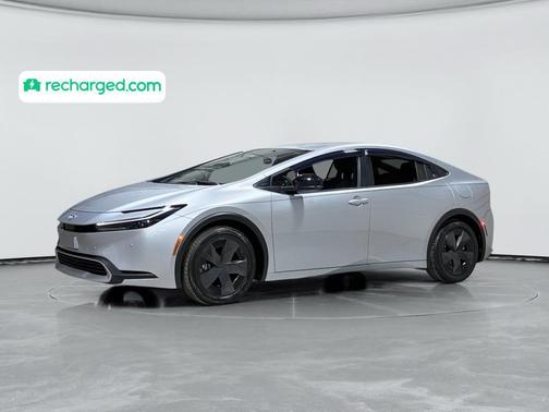 2025 Toyota Prius Plug-In Hybrid SE