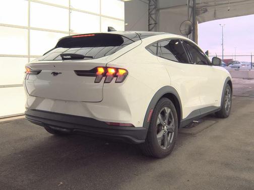 Star White Metallic Tri-Coat 2023 Ford Mustang Mach-E Select