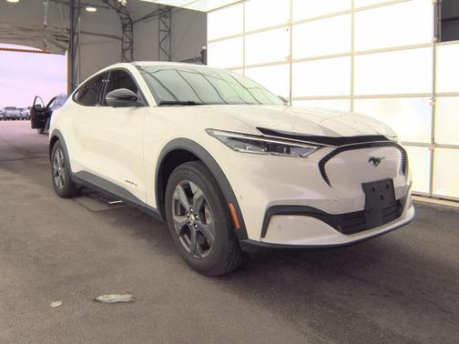 Star White Metallic Tri-Coat 2023 Ford Mustang Mach-E Select