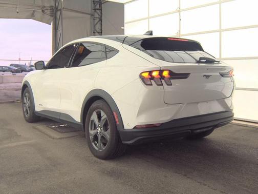 Star White Metallic Tri-Coat 2023 Ford Mustang Mach-E Select