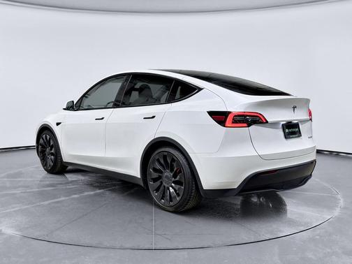 Pearl White Multi-Coat 2023 Tesla Model Y Performance