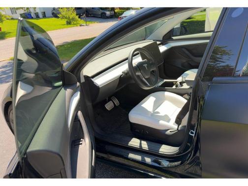 Solid Black 2023 Tesla Model 3 Performance