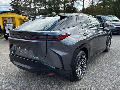 2023 Lexus RZ 450e Luxury
