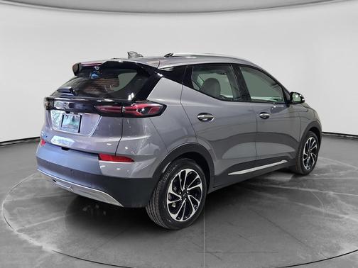 Gray Ghost Metallic 2023 Chevrolet Bolt EUV Premier