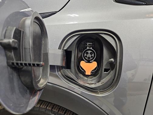 Gray Ghost Metallic 2023 Chevrolet Bolt EUV Premier