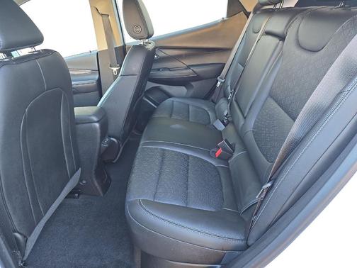 Summit White 2022 Chevrolet Bolt EV 2LT