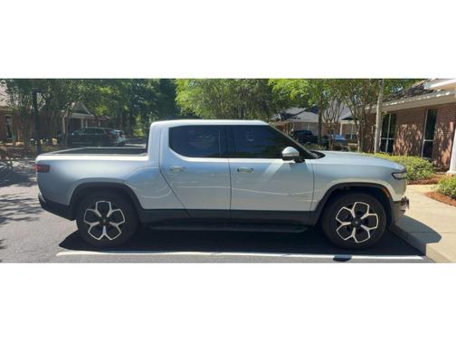 LA Silver 2024 Rivian R1T Adventure