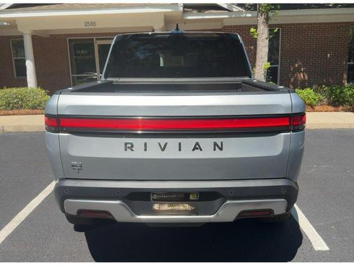 LA Silver 2024 Rivian R1T Adventure