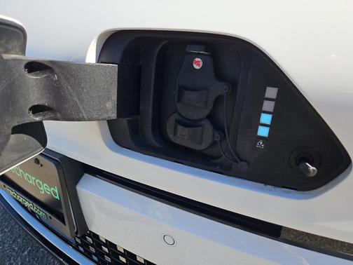 Atlas White 2024 Hyundai KONA EV Limited