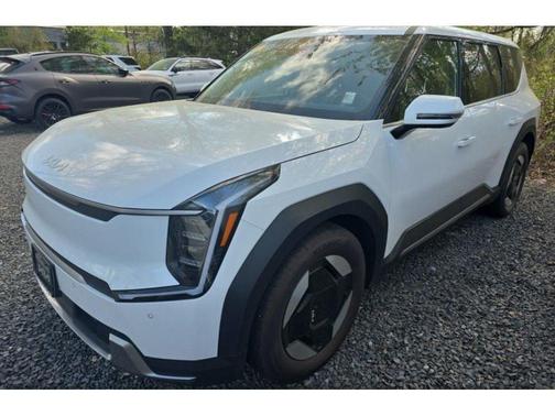 Snow White Pearl 2024 Kia EV9 Light Long Range