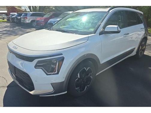 Snow White Pearl 2023 Kia Niro EV Wave