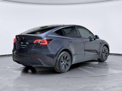 2025 Tesla Model Y Long Range