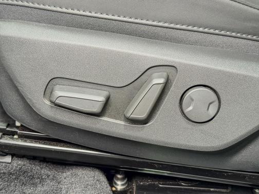 Aurora Black 2024 Kia Niro EV Wave