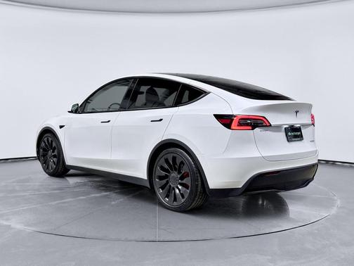 Pearl White Multi-Coat 2023 Tesla Model Y Performance