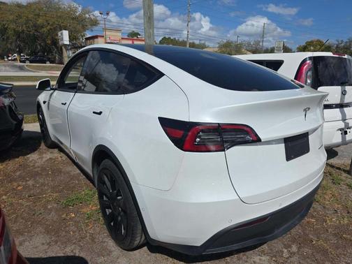 Pearl White Multi-Coat 2021 Tesla Model Y Long Range
