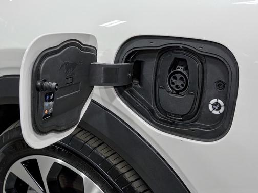 Star White Metallic Tri-Coat 2024 Ford Mustang Mach-E Select