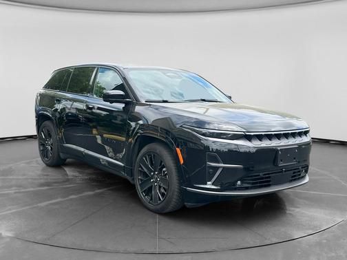 Diamond Black Crystal Pearlcoat 2024 Jeep Wagoneer S Launch Edition