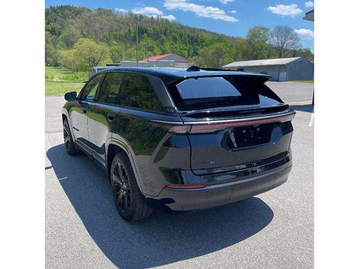 Diamond Black Crystal Pearlcoat 2024 Jeep Wagoneer S Launch Edition