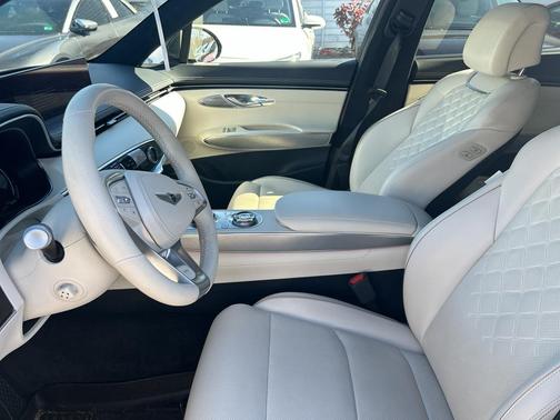 2024 Genesis Electrified GV70 Advanced