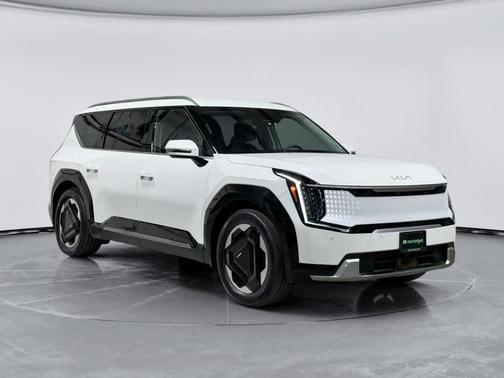 Snow White Pearl 2024 Kia EV9 Land