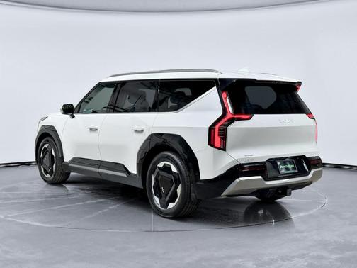 Snow White Pearl 2024 Kia EV9 Land