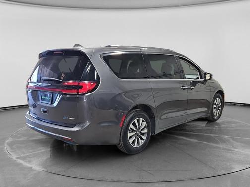 Granite Crystal Metallic Clearcoat 2021 Chrysler Pacifica Hybrid Touring L