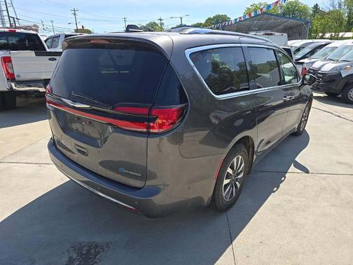 Granite Crystal Metallic Clearcoat 2021 Chrysler Pacifica Hybrid Touring L