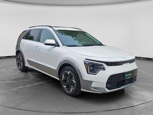 Snow White Pearl 2023 Kia Niro EV Wave