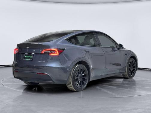 Midnight Silver Metallic 2021 Tesla Model Y Long Range
