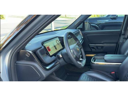 LA Silver 2024 Rivian R1S Adventure