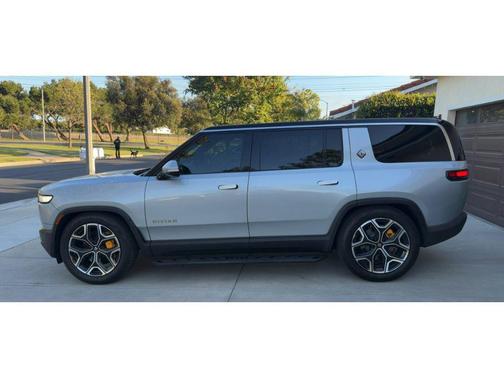 LA Silver 2024 Rivian R1S Adventure