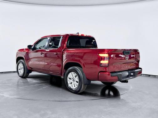 Cardinal Red Tricoat 2022 Nissan Frontier SV