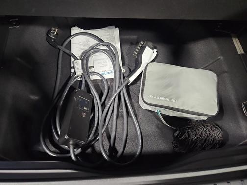 Ecotronic Gray Pearl 2024 Hyundai KONA EV Limited