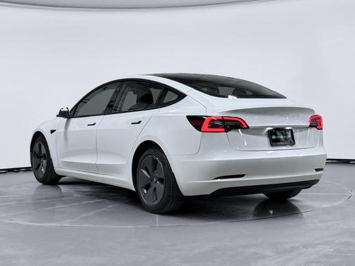 Pearl White Multi-Coat 2022 Tesla Model 3 Long Range