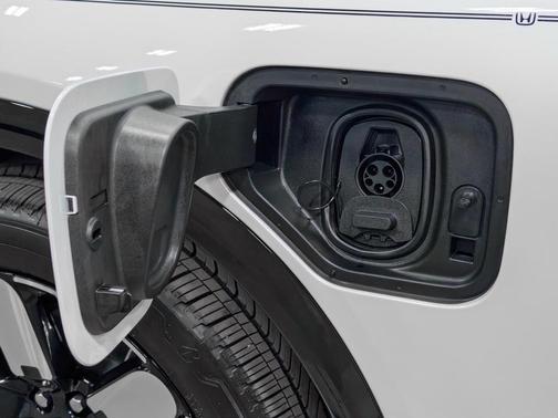 Snowfall Pearl 2025 Honda Prologue Elite