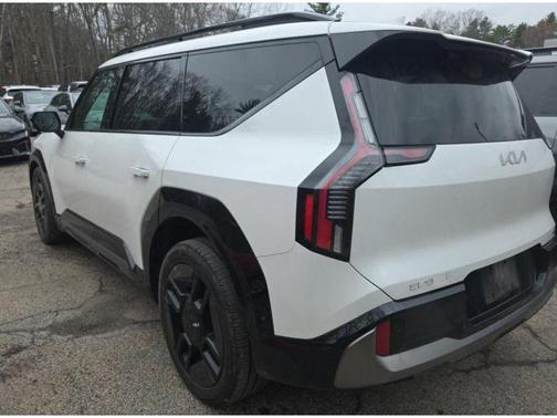 Snow White Pearl 2024 Kia EV9 GT-Line