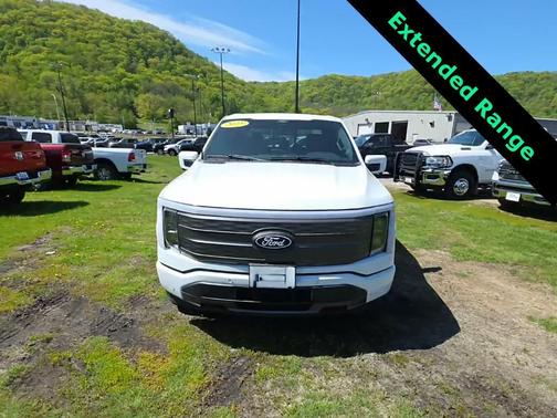 Oxford White 2025 Ford F-150 Lightning LARIAT