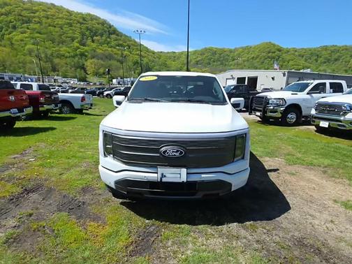 Oxford White 2025 Ford F-150 Lightning LARIAT