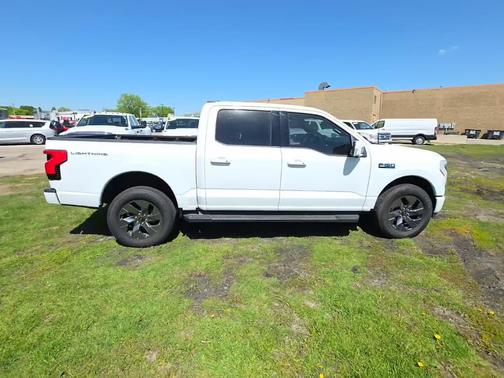 Oxford White 2025 Ford F-150 Lightning LARIAT