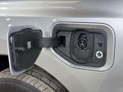 Iconic Silver Metallic 2023 Ford F-150 Lightning Platinum