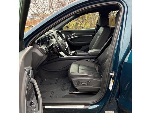 2022 Audi e-tron Premium