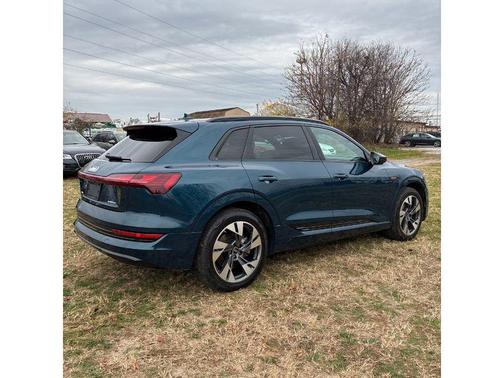 2022 Audi e-tron Premium