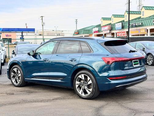 2022 Audi e-tron Premium