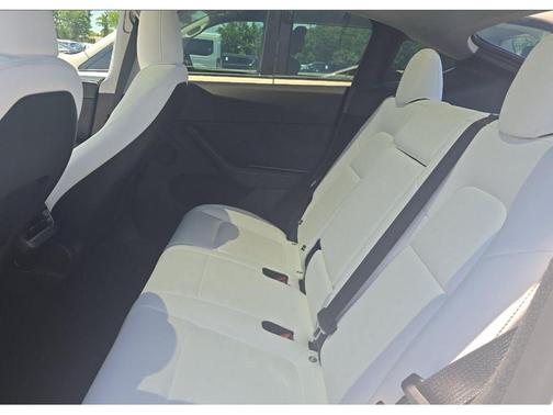 Pearl White Multi-Coat 2025 Tesla Model Y Performance