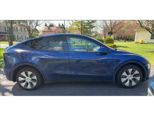 Deep Blue Metallic 2022 Tesla Model Y Long Range