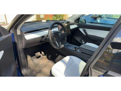 Deep Blue Metallic 2022 Tesla Model Y Long Range